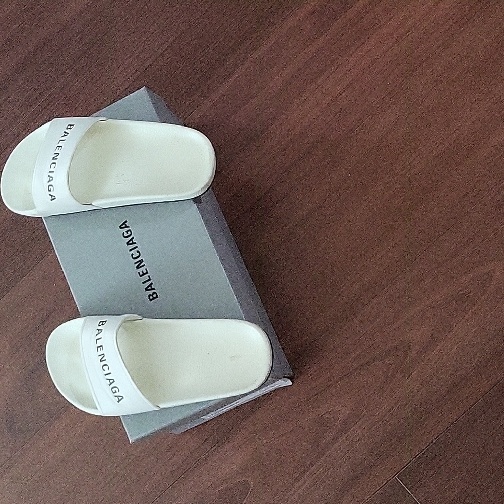 Balenciaga slide size 5